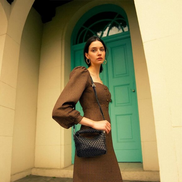 Lightweight Woven Crossbody Bag for Women - Perfect Mini Bag for Daily Elegance - Picture 2 of 6